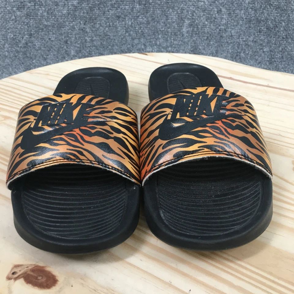 Sandalias Nike para mujer 8 Victori One Slides multicolor punta abierta impresas CN9676-010 Foto 4 de 4