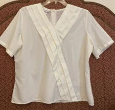 VINTAGE 90's 80's Y2K LAURA MAE IVORY PLEATED SHORT SLEEVE BLOUSE SIZE 18
