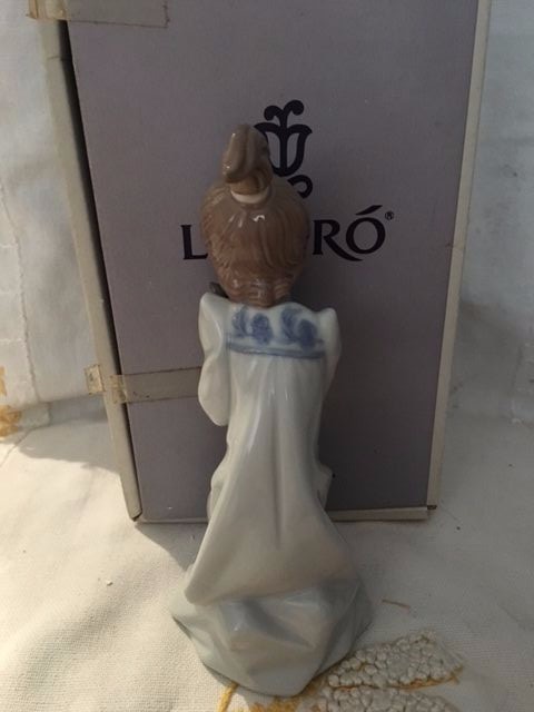 Lladro 5712 Sleepy Kitten Mint condition! Original Box and