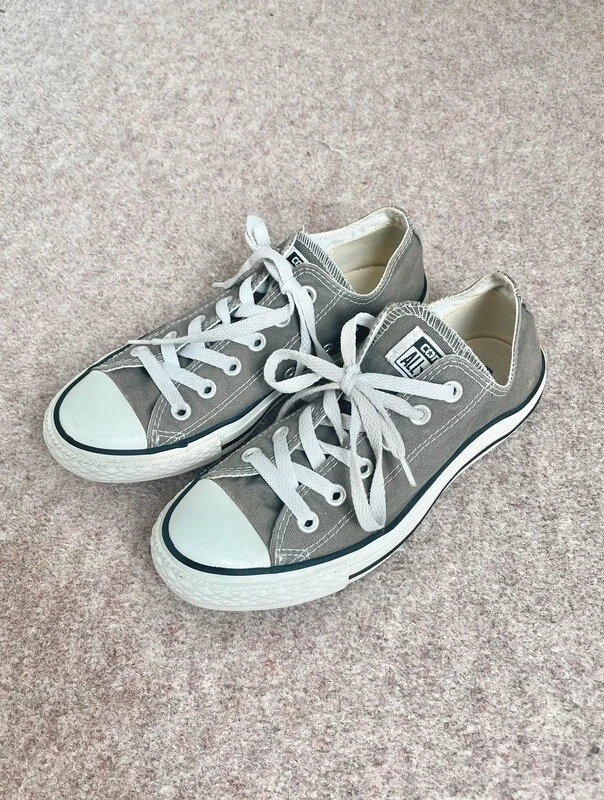 Dark gray sale converse