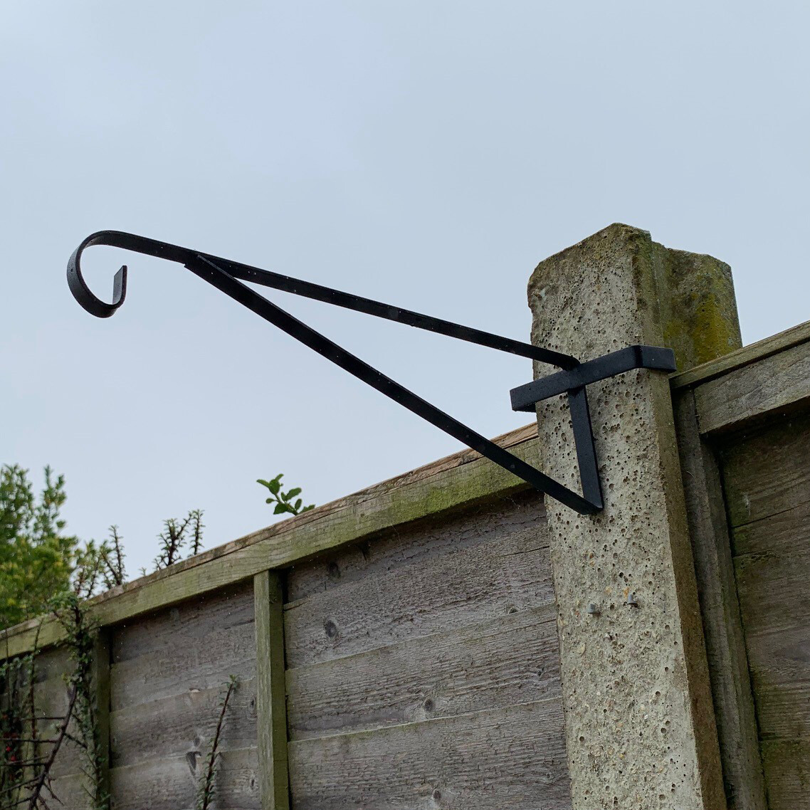4 x Hanging Basket Bracket Hooks Metal for Concrete Garden Fence Posts