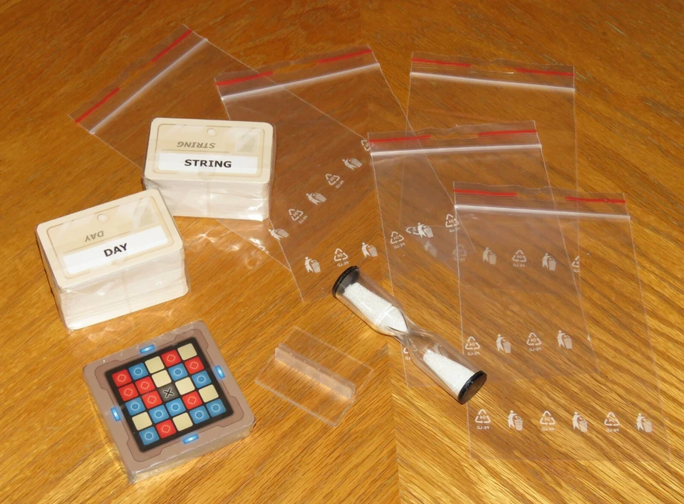 Vlaada Chvatil CODENAMES Spy Game - 2015 Czech Games Edition - New in Open Box - Image 2 of 4