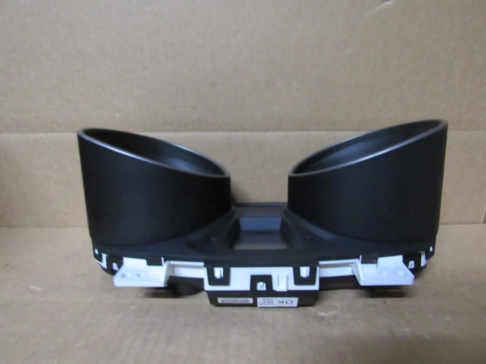 Hyundai Elantra GT 2016 cabezal de instrumentos velocímetro cuadro de calibre OEM 94004A5610 Foto 3 de 4