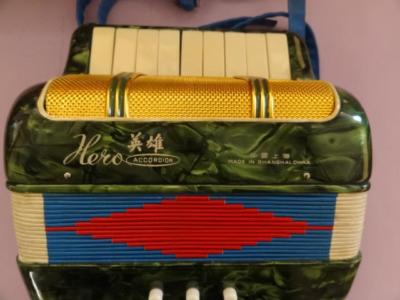 RARE! HERO ACCORDION SQUEEZEBOX MADE in SHANGHAI CHINA w/ ORIGINAL
