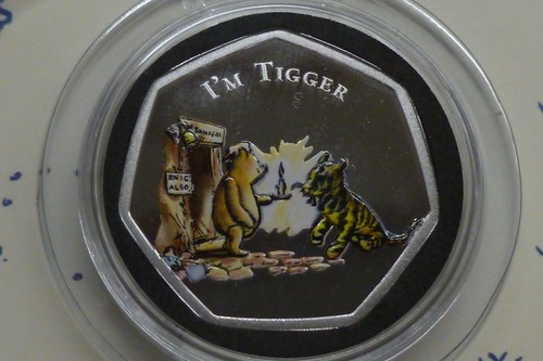 DISNEY'S WINNIE THE POOH 6x 50p Shaped Silver-plated coin medallions in Folder - Picture 6 of 14