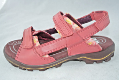 Ecco Mädchen Sandalen  30  Leder Fußbett   64,95  jetzt 39,90   Qualität