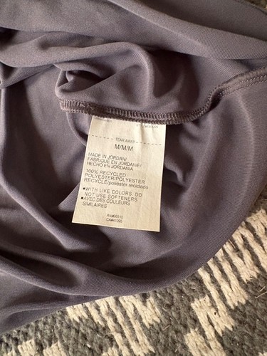 Under Armour Womens V-Neck T-Shirt Gray Size M Recycled Polyester Lightweight Ac - Picture 3 of 4