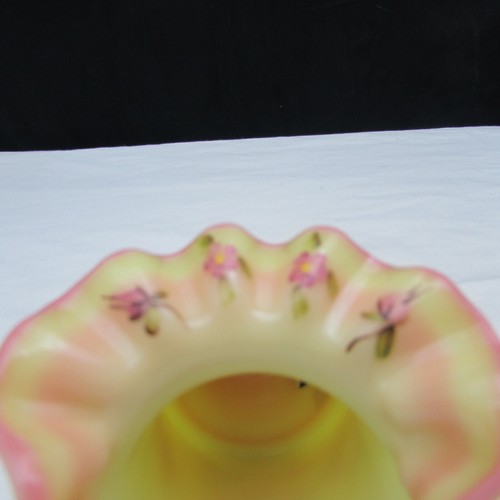 Fenton Burmese OOAK MARILYN WAGNER Roses Hand Painted Hat Vase GLOWS W98 - Picture 9 of 10