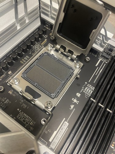 ASUS ROG Strix B650-A Gaming WiFi AM5 Ryzen 7000 Motherboard White DDR5 Aura RGB - Afbeelding 3 van 5