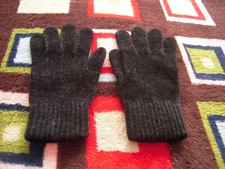 NWOT VTG BLACK ACRYLIC BLEND KNIT W ROLL TAB EDGE SHORT WINTER GLOVES ONE SIZE
