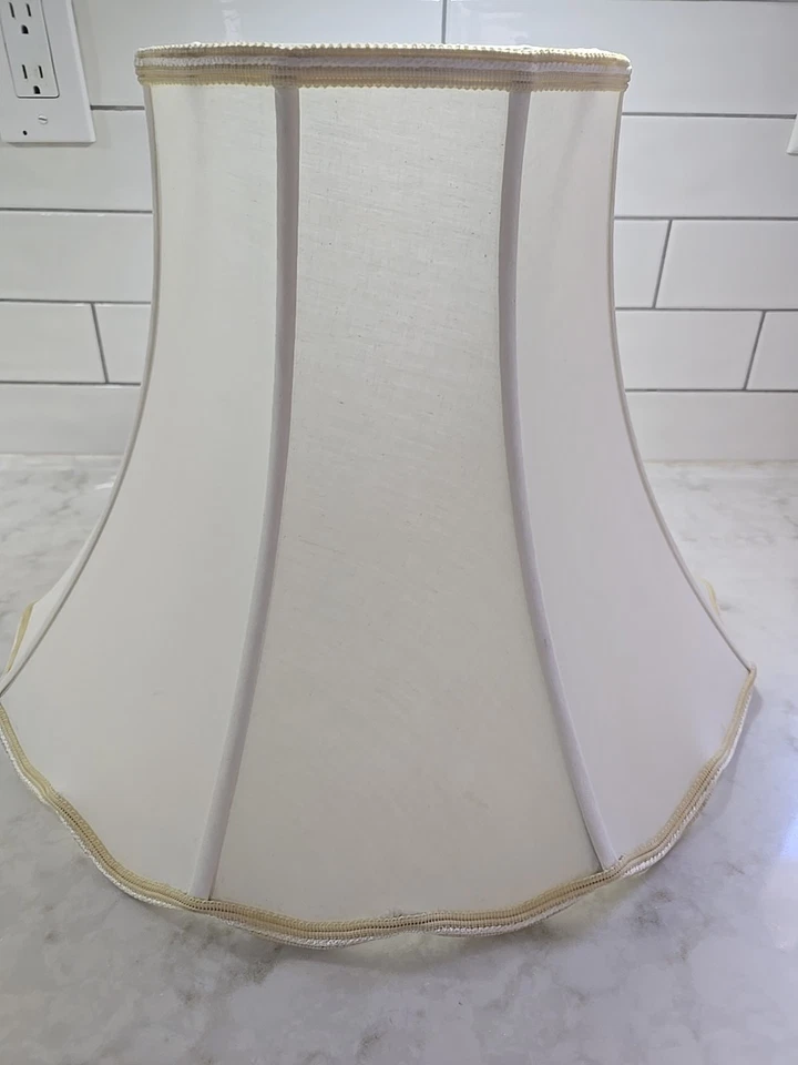 Large Ivory Scallop Bell Lampshade - Image 3 of 4