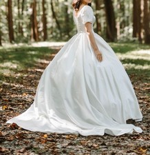 White Bridal Wedding Dress w/Garment Bag, Robe, Petticoat ships immediately