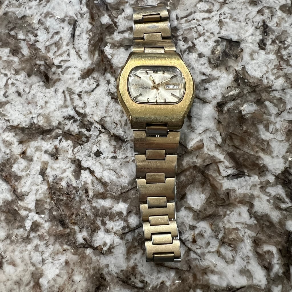 Vintage Seiko Watch DX 6106-5467 17J Automatic Day Date Tv Gold
