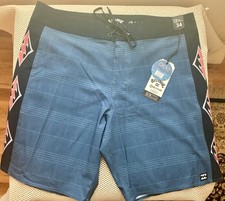 BILLABONG D BAH AIRLITE 19" BOARDSHORTS SIZE 34 - Mid length Surf Shorts