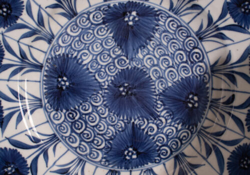 Ein Antiker Blau - Weißer „Aster“ Teller. Porzellan. China. Kangxi (1662-1722) - Bild 3 von 11