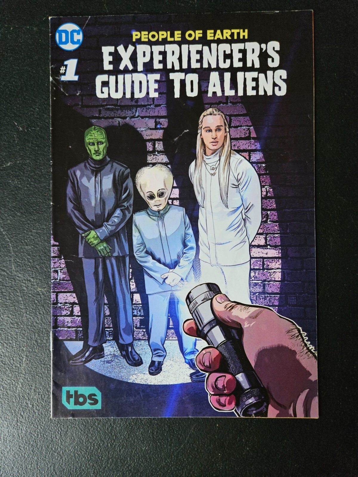 PEOPLE OF EARTH, EXPERIENCER'S GUIDE TO ALIENS #1. 2017 DC COMICS. TBS ...
