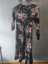 Women black floral maxi dresses availabel in diffrent sizes S/M/L/XL.