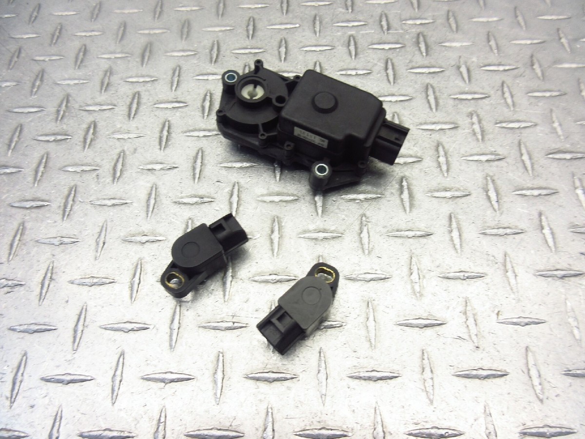 OEM KAWASAKI Z1000 2003-2006 THROTTLE SECONDARY BUTTERFLIES