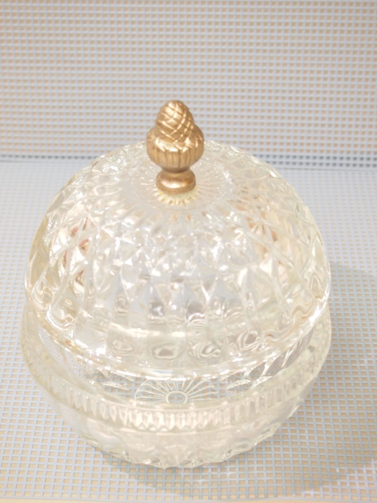 Beautiful Candy Bowl with Lid  Brass Acorn Finial  Vintage Indiana Glass Co. c.1