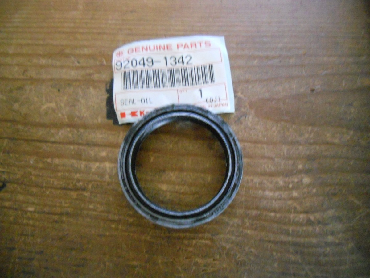 NOS Kawasaki OEM Oil Seal 1989-1990 ZX750 1990-1991 ZX1100 92049