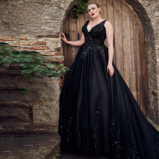 Black Gothic Wedding Dresses Sleeveless Applique Sequin A-Line Bridal Gown Train