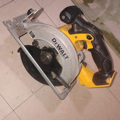 DEWALT DCS393 20V Cordless Circular Saw 6 1/2 in Blade Right Yellow/Black Used 