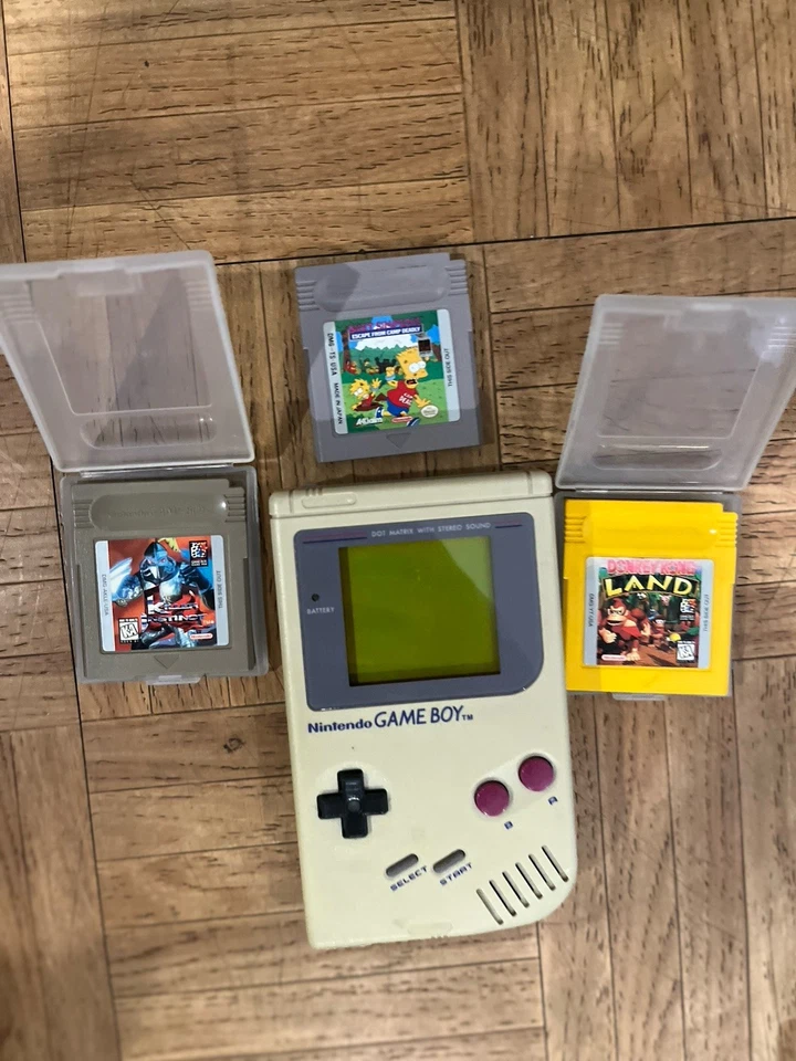 Pantalla original Game Boy DMG-01 tiene un ligero daño un par de líneas pero el audio funciona Foto 3 de 4