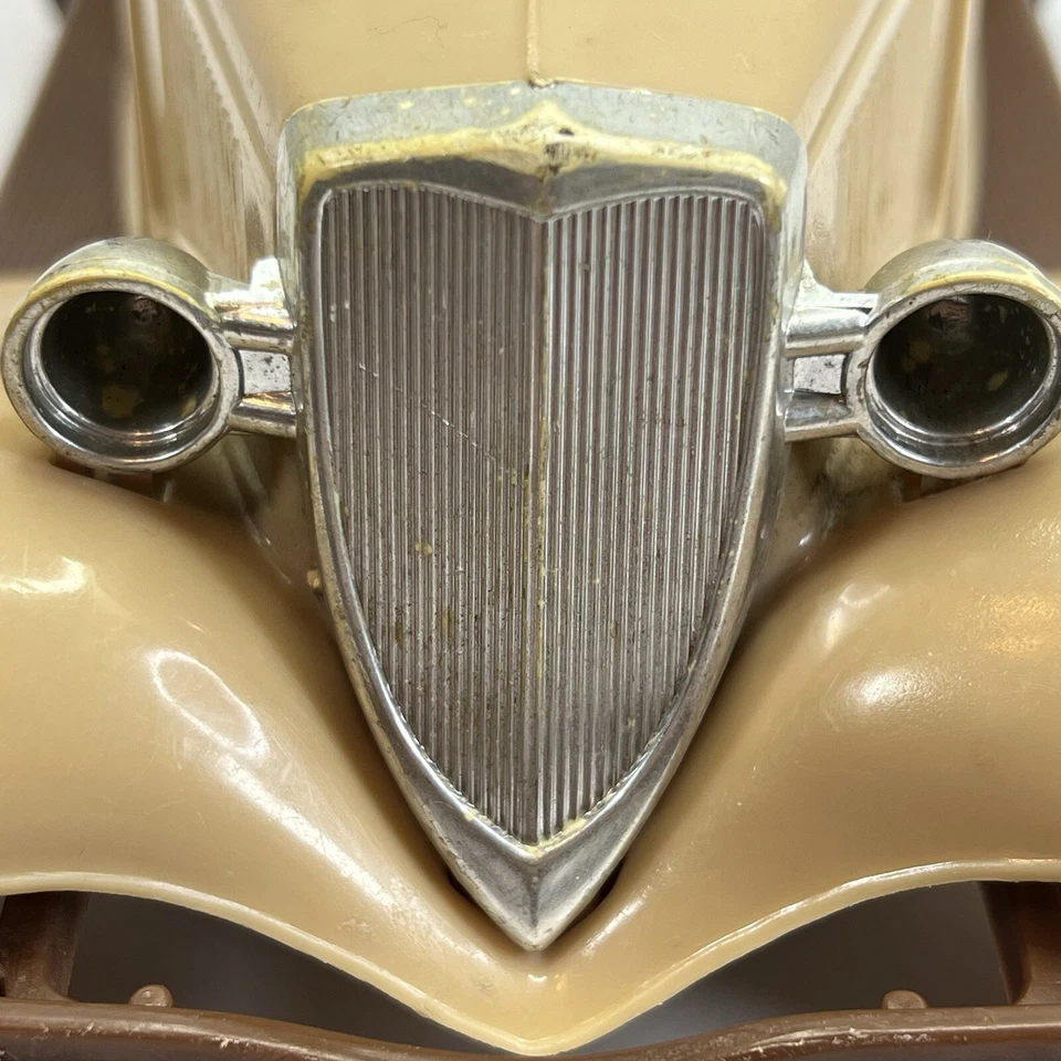 Винтажные пластиковые игрушки Durant TootsieToys 1934 Ford Victoria желтовато-коричневые и коричневые США - Изображение 3 из 4