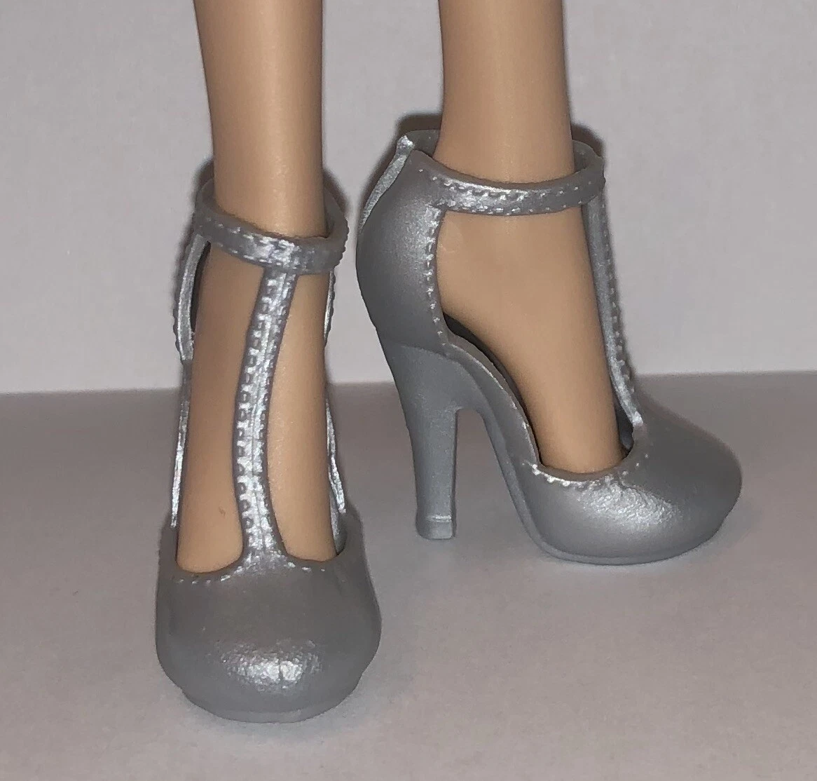 Silver Heels - Perfect Accessory for Any Outfit