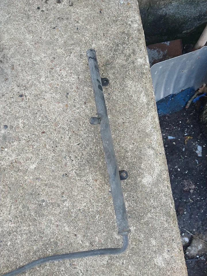 2003 Dodge Ram 4.7 L fuel rail V8 1500 Durango Dakota 2000 2001 2002 00 01 02 Foto 2 de 4