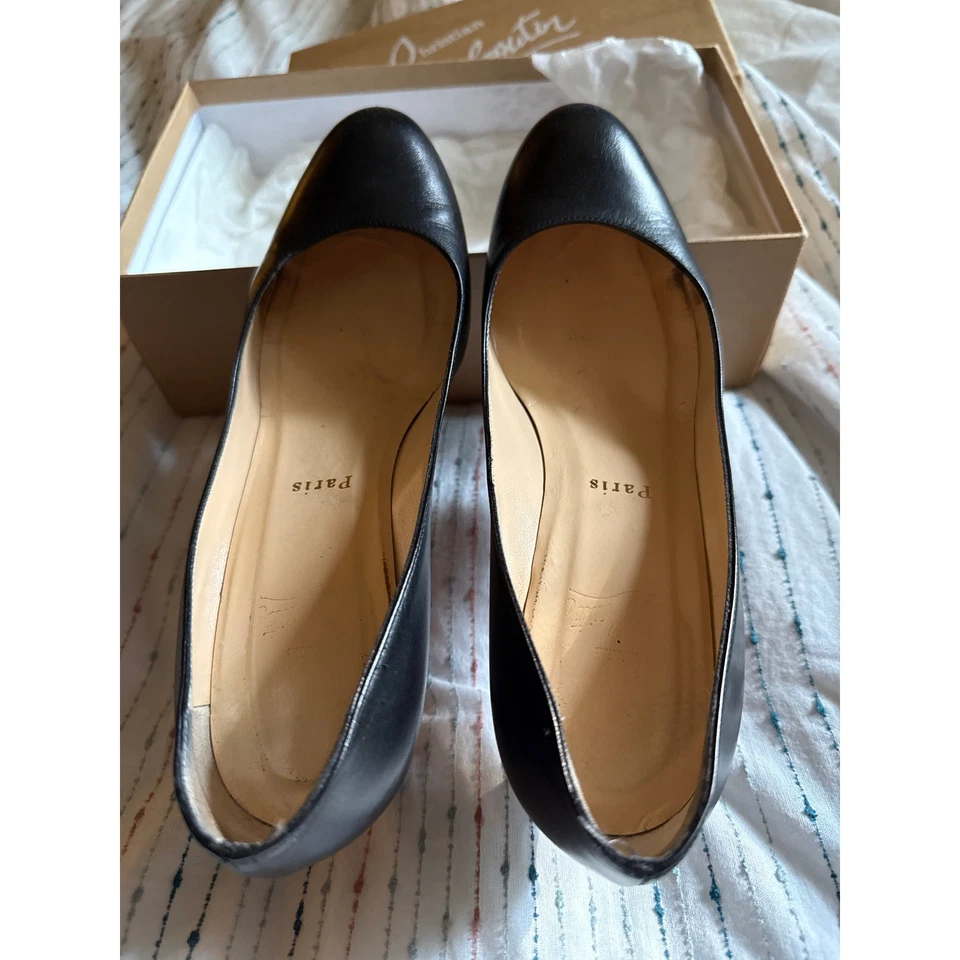 Christian Louboutin Classic Simple Black Leather Pumps Size 8.5  - Image 2 of 4