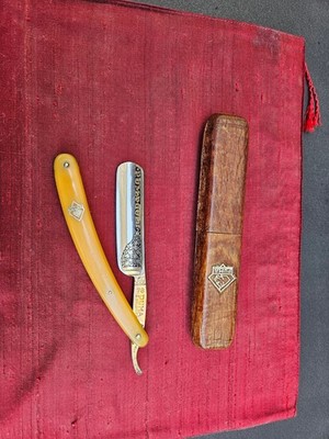 Rare PUMA GOLD  6/8 straight razor