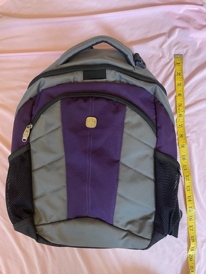 Mochila de viaje Swiss Tech compatible con computadora púrpura y negra Foto 3 de 4