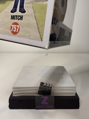 Funko Pop! TV Modern Family Mitch certificado de autenticidad firmado Jesse Tyler Ferguson #757 WS - Imagen 9 de 11