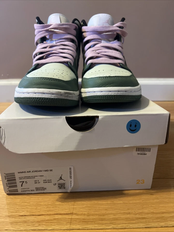 Air Jordan 1 Mid SE para mujer: talla 7,5 verde holandés/negro Foto 2 de 4