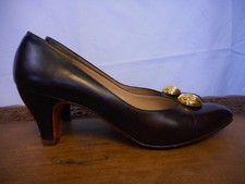 1980s Vtg Salvatore Ferragamo 2.5" Heel Womens Pumps Brown Gold 8 AAA Italy