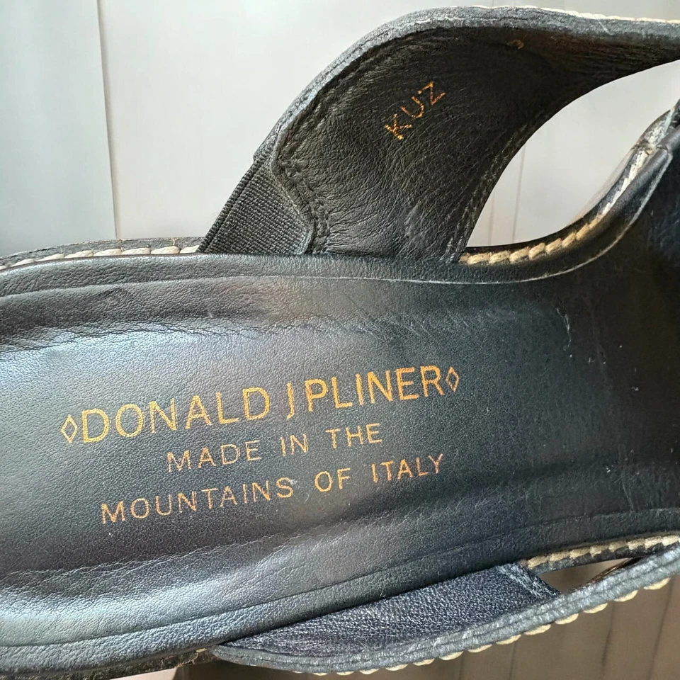 Sandalias Donald J. Pliner de charol negro tacón bloque deslizables años 90 Y2K 9 Italia Foto 4 de 4