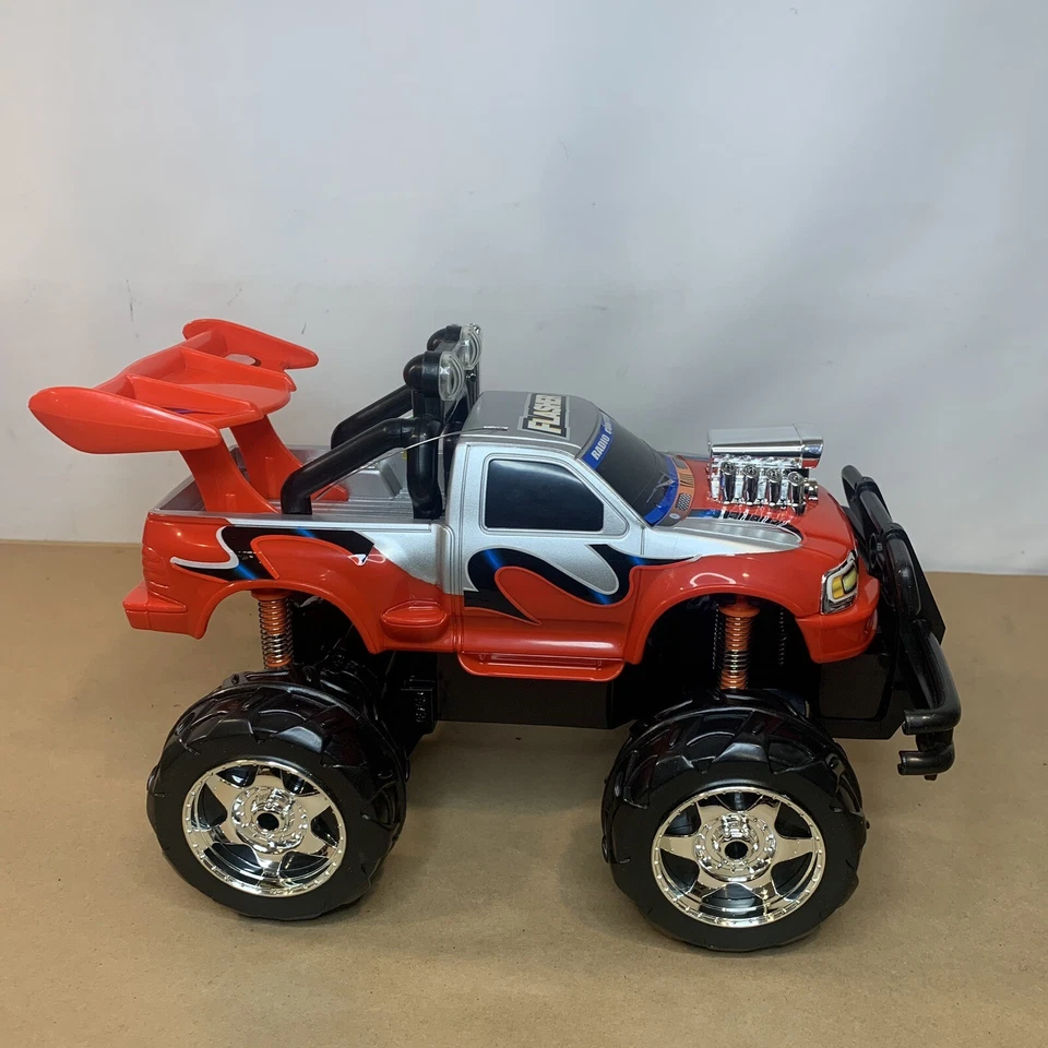 Vintage Radio Shack Flasher RC Monster Truck 60-4250 - Image 2 of 4
