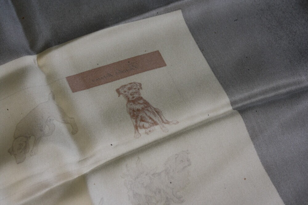 専用 VINTAGE BURBERRY ITALY SILK SCARF DOG Silk scarf Burberry - Vintage Store