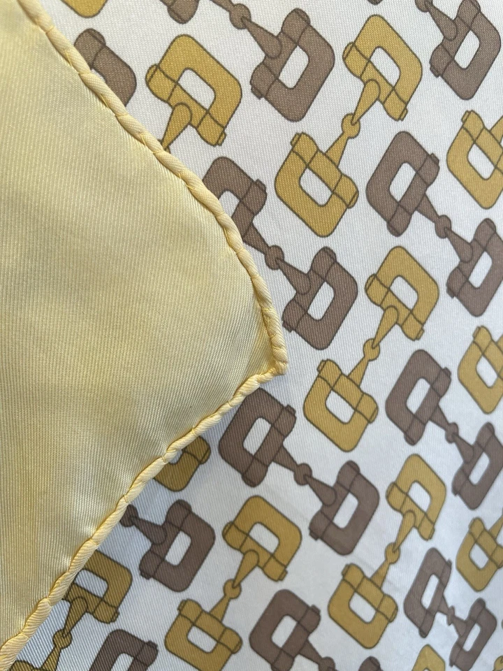 Y7# Gucci Bufanda de Seda Amarillo y Marrón Broca Cadena Estampado Hecho en Italia Foto 3 de 4