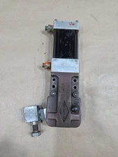 DESTACO 835 Clamp