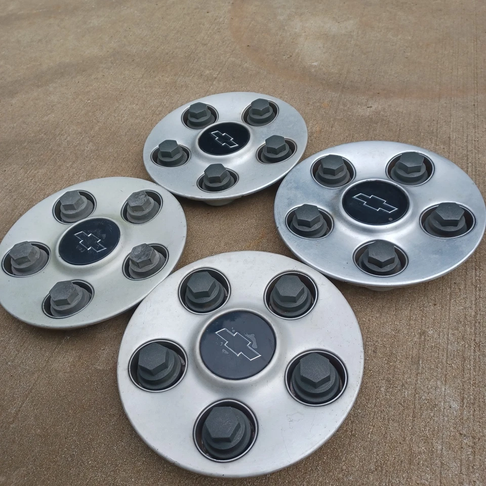 Juego de 4 tapas centrales Chevrolet Malibu, 2002-2005 número de pieza 9593499 Foto 2 de 3