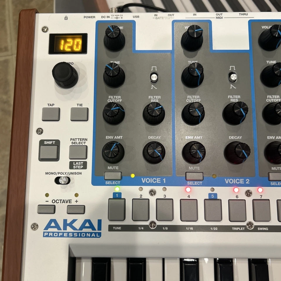 AKAI Timbre Wolf Analógico 4 Voces Sintetizador Polifónico Nuevo Sin Abrir Foto 4 de 4