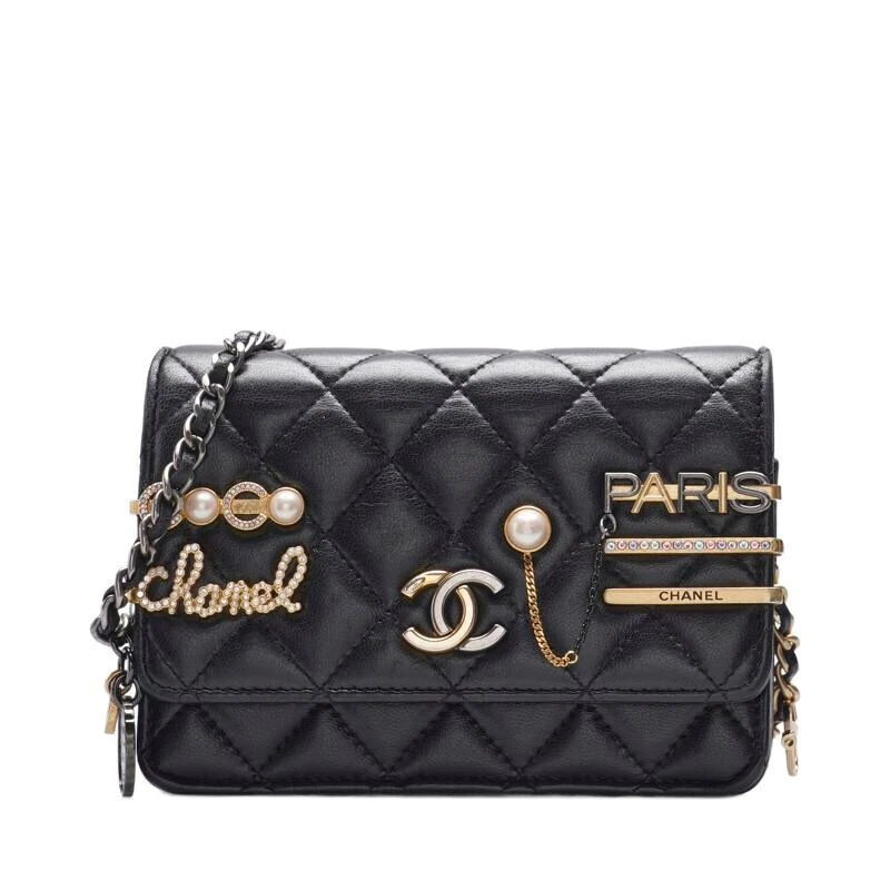 Borsa a tracolla Chanel nera classica WOC charm catena oro