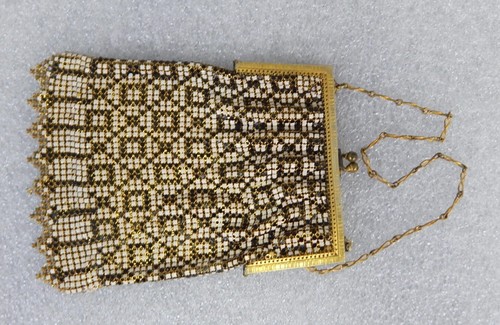 Vintage 1920s mesh enamel metal coin purse bag white brown ? Mandalian