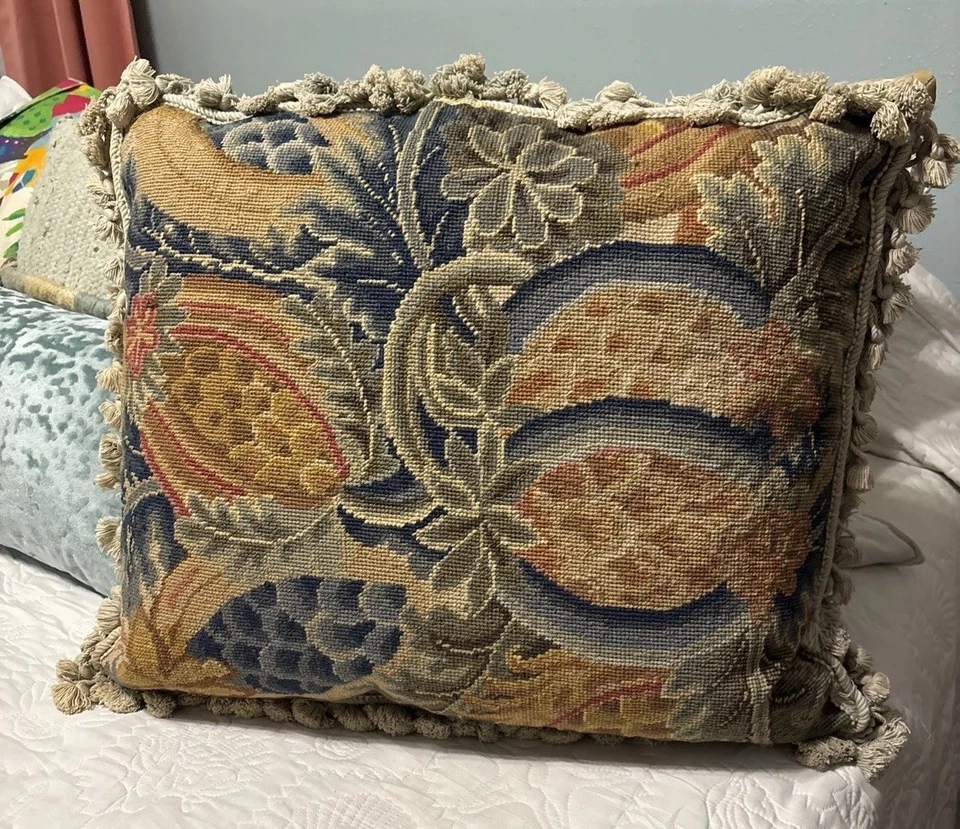 Almohada tapiz textil CHELSEA grande vintage floral 100 % lana y plumas Foto 2 de 4