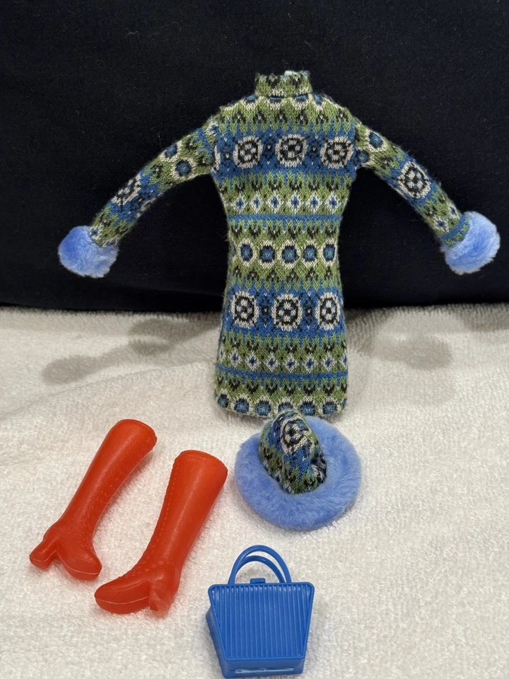 Vintage 1999 Barbie Metro Fashion Avenue A Winter Day Mattel 25701 Dress Hat Bag - Image 2 of 4