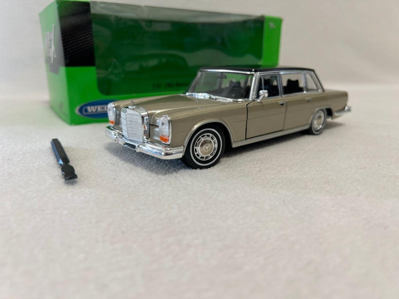 Welly 1:24 1963 Mercedes Benz 600 Diecast Model Racing Car NEW IN BOX