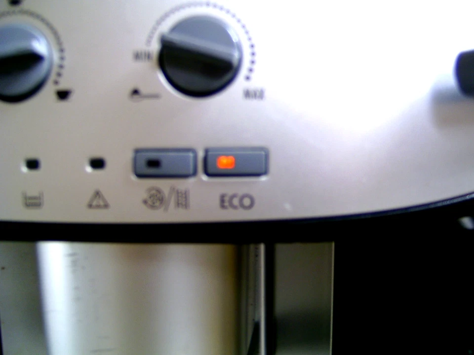 DeLonghi Magnifica ESAM 2800SB EX1 Generalüberholt, 12 Monate Gewährleistung - Bild 3 von 4