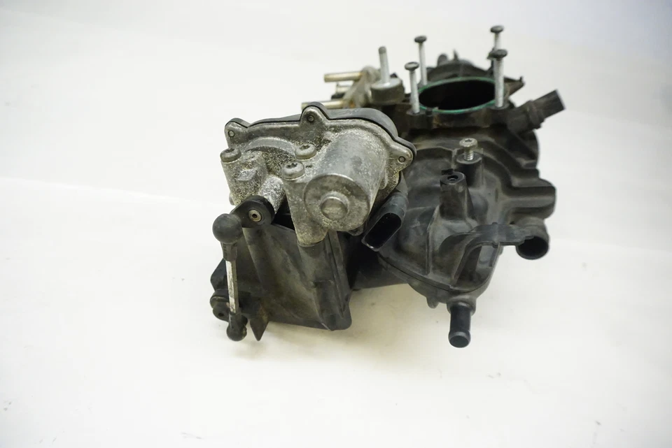 Впускной коллектор двигателя 2006 2007 AUDI A3 2.0T 06F133201P - Изображение 4 из 4